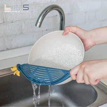 Criativo material de cozinha pendurar conveniente arroz arruela de plástico inofensivo arroz de lavar pincel de arroz, máquina de lavar roupa Imagem 2